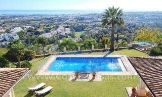 Exclusieve villa te koop, prestigieuze urbanisatie, Marbella – Benahavis, met een spectaculair panoramisch uitzicht 10