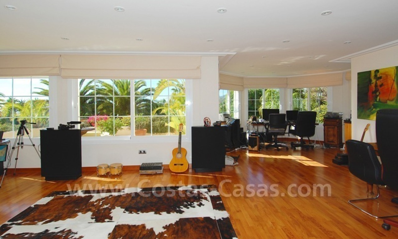 Exclusieve villa te koop, prestigieuze urbanisatie, Marbella – Benahavis, met een spectaculair panoramisch uitzicht 22