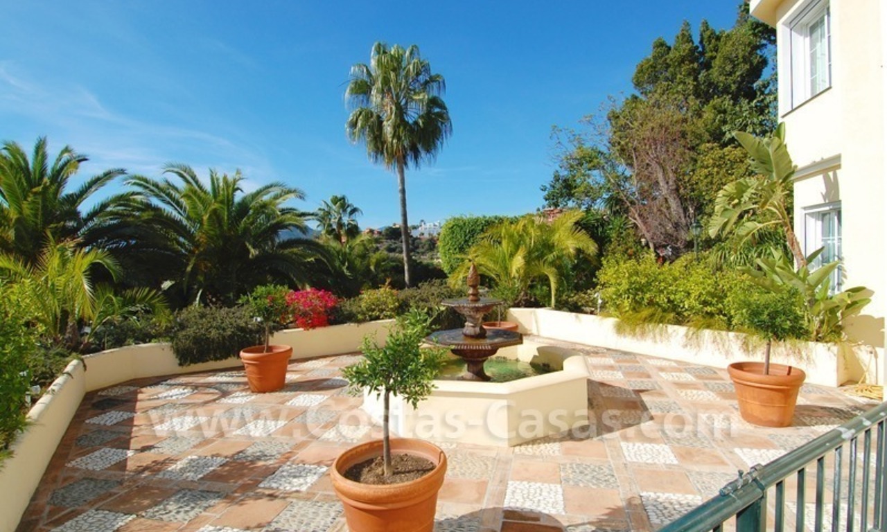 Exclusieve villa te koop, prestigieuze urbanisatie, Marbella – Benahavis, met een spectaculair panoramisch uitzicht 23