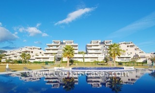 Moderne luxe golf appartementen te koop met zeezicht in het gebied van Marbella - Benahavis 0