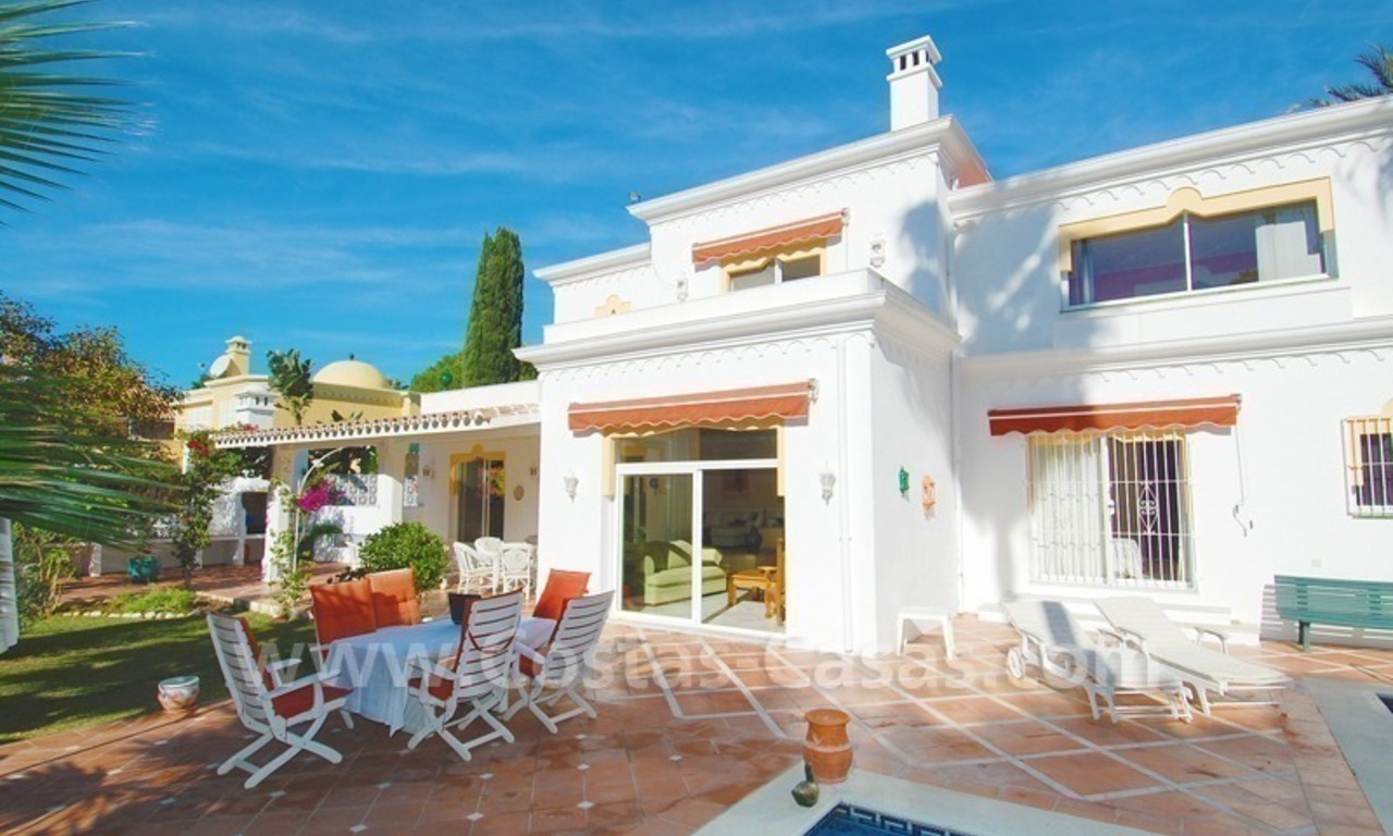 Villa te koop nabij het strand in het gebied tussen Marbella en Estepona 1