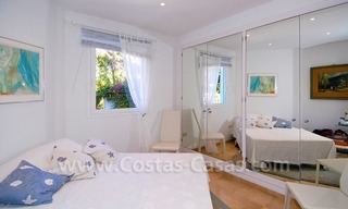 Moderne villa te koop nabij het strand in het gebied tussen Marbella en Estepona 17