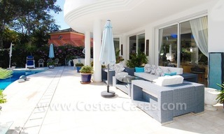 Moderne villa te koop nabij het strand in het gebied tussen Marbella en Estepona 6