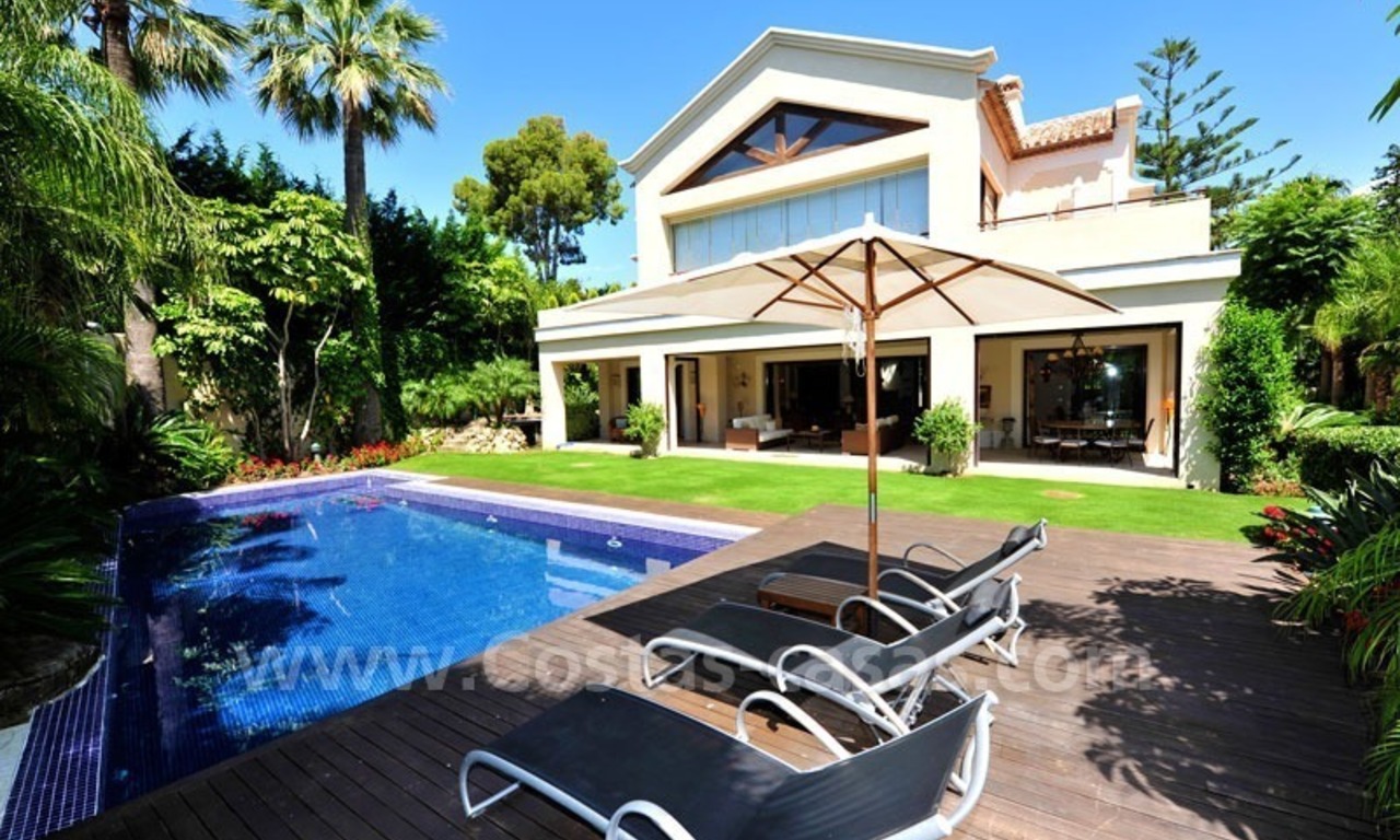 Exclusieve villa te koop, beachside Golden Mile in Marbella 0