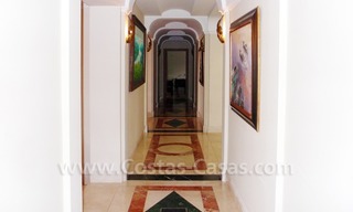 Exclusieve ruime villa mansion te koop direct aan de golf in Marbella - Benahavis 13