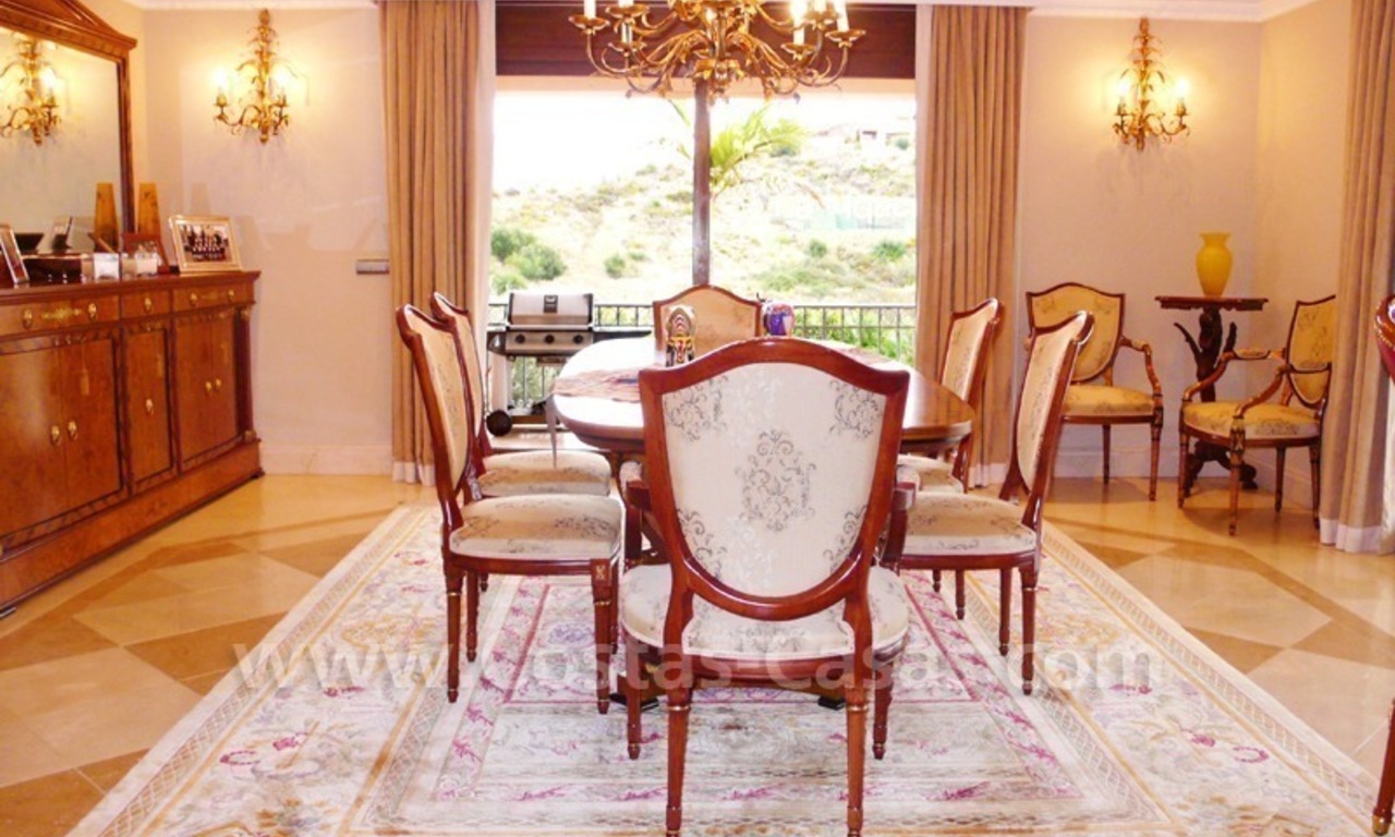 Exclusieve ruime villa mansion te koop direct aan de golf in Marbella - Benahavis 18