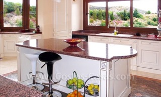 Exclusieve ruime villa mansion te koop direct aan de golf in Marbella - Benahavis 20