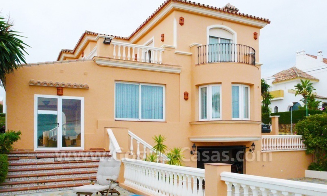 Villa te koop gelegen tussen verscheidene bekende golfbanen in het gebied van Estepona – Benahavis – Marbella 2
