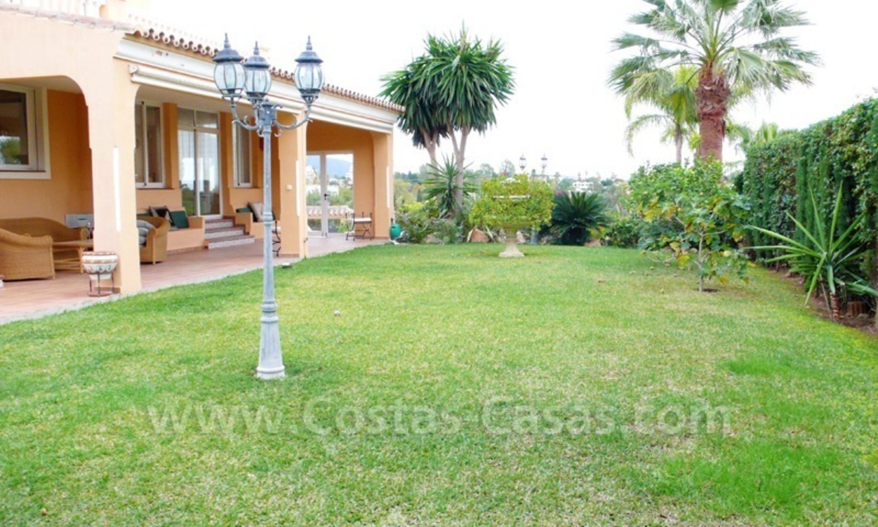 Villa te koop gelegen tussen verscheidene bekende golfbanen in het gebied van Estepona – Benahavis – Marbella 6