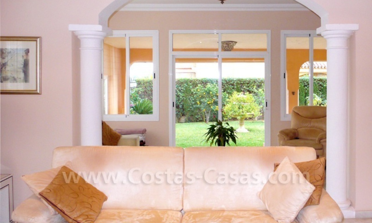 Villa te koop gelegen tussen verscheidene bekende golfbanen in het gebied van Estepona – Benahavis – Marbella 14