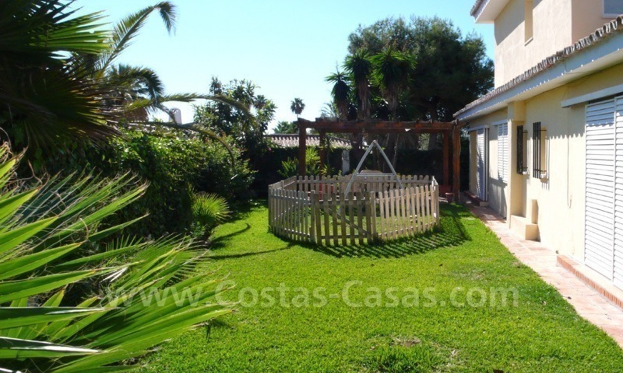 Beachside villa te koop, dichtbij het strand, Los Monteros - Marbella 1