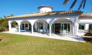 Luxevilla te koop in Marbella met een modern interieur op een groot perceel met zeezicht 4