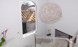 Luxevilla te koop in Marbella met een modern interieur op een groot perceel met zeezicht 24