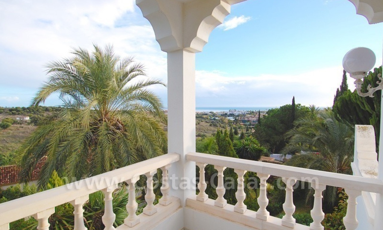 Ruime villa in Moors-Andalusische stijl te koop, Marbella - Estepona 4