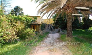 Bouwgrond met een vrijstaande villa te koop om volledig te renoveren, vlakbij het strand te San Pedro in Marbella 3