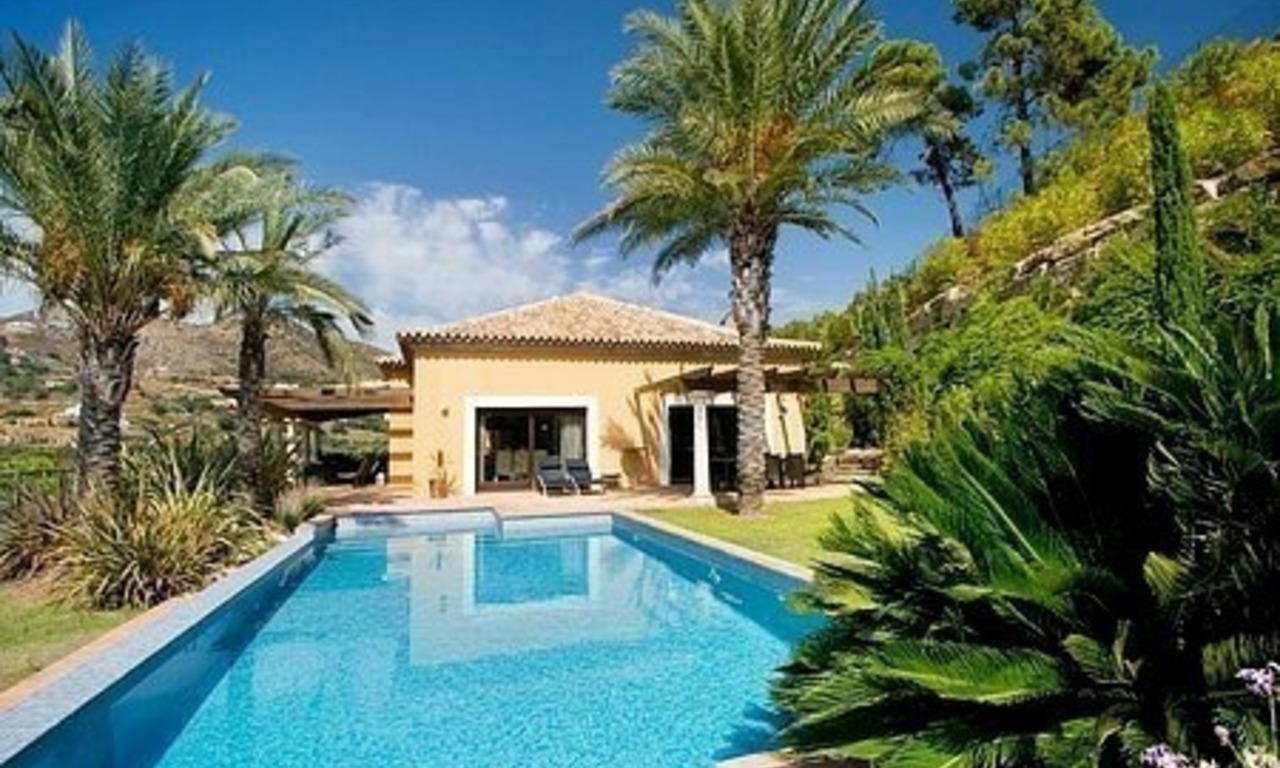 Luxe villa te koop op Marbella Club Golf Resort te Benahavis 1