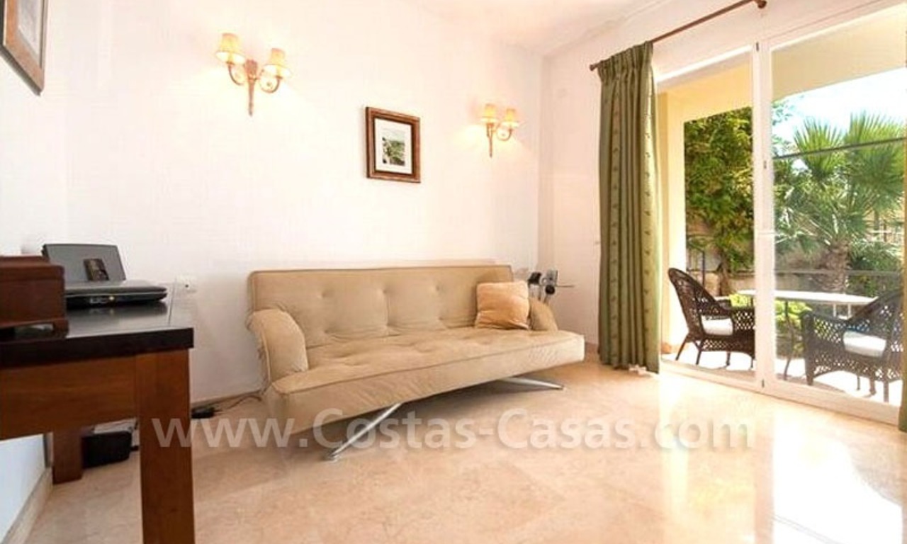 Marbella bargain villa te koop in moderne Andalusische stijl 26