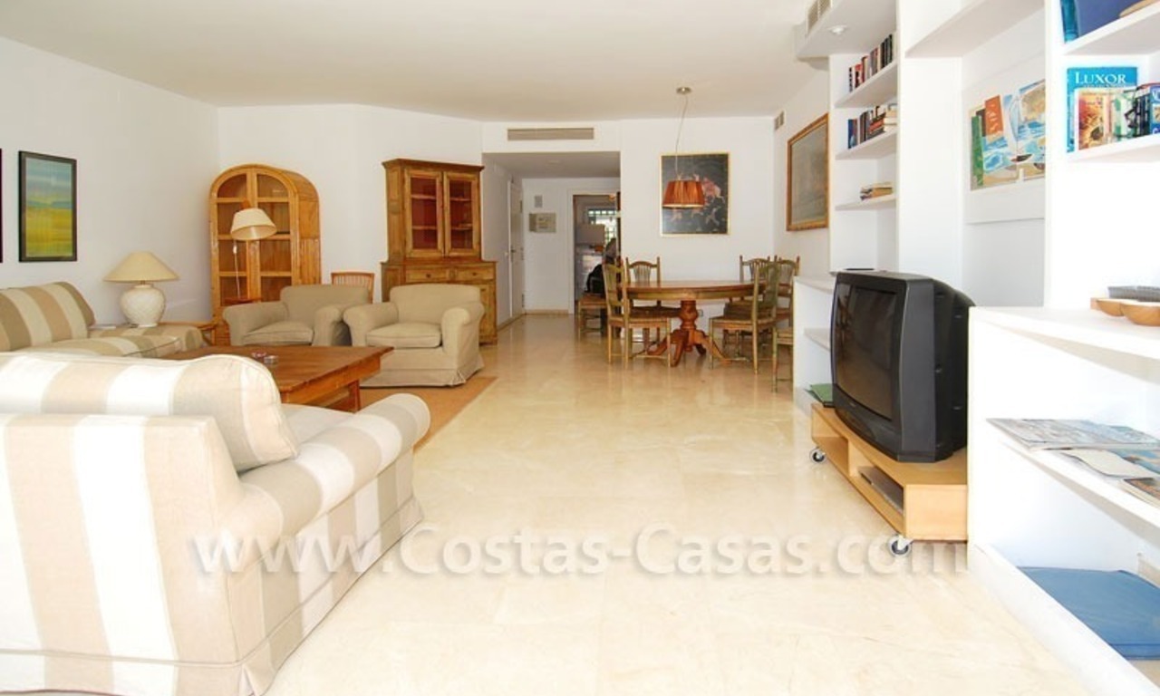 Ruim appartement te koop in een beachfront complex aan de Golden Mile in Marbella 21