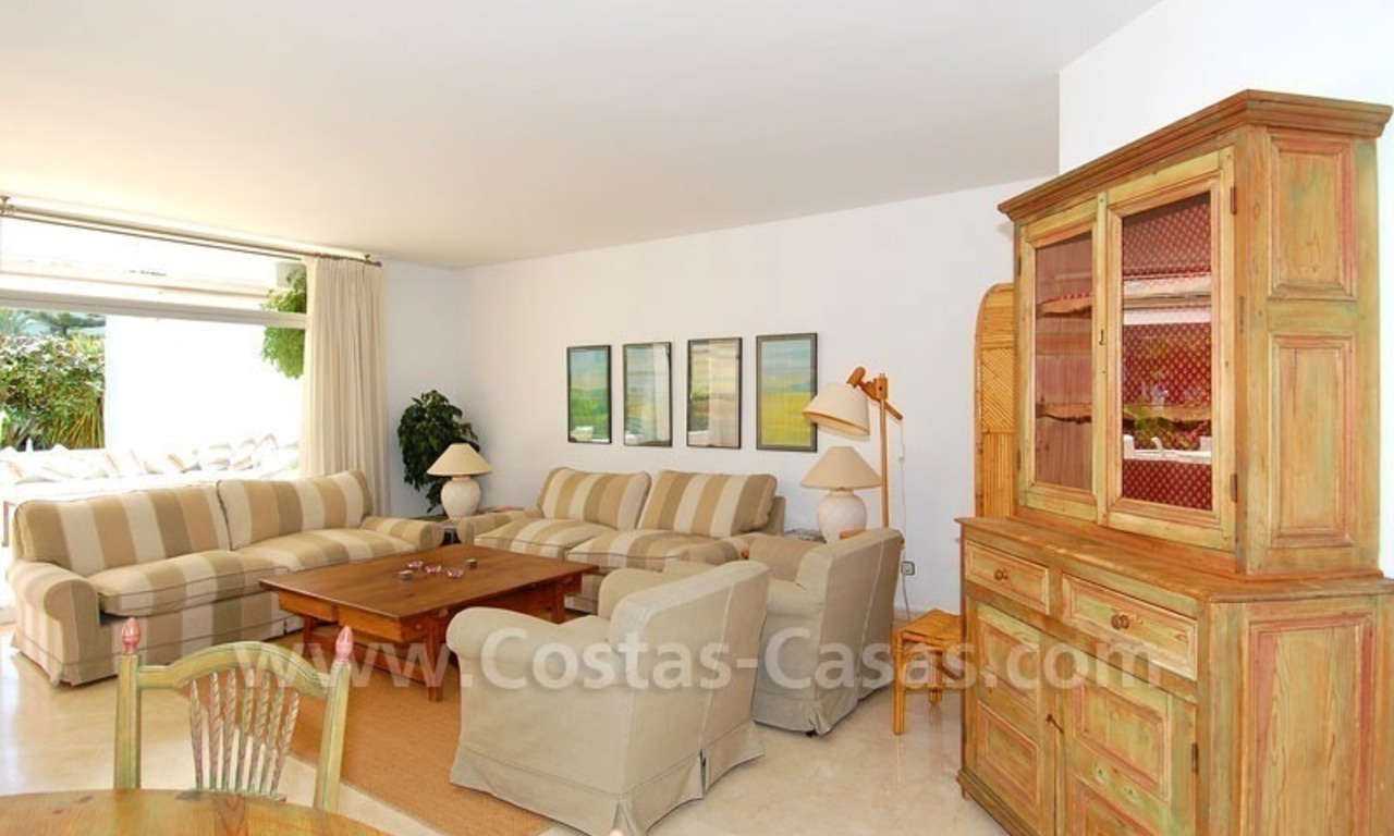 Ruim appartement te koop in een beachfront complex aan de Golden Mile in Marbella 23
