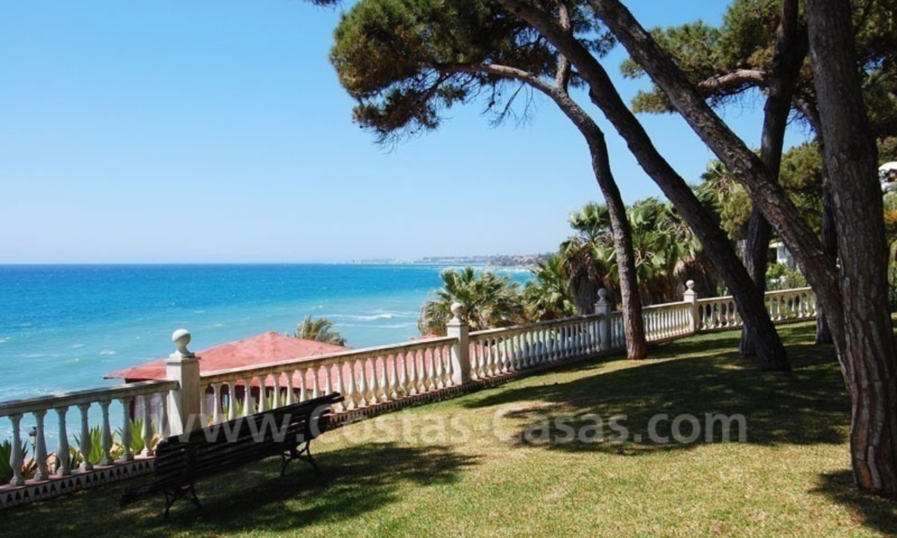 Ruim duplex penthouse appartement te koop in een beachfront complex aan de Golden Mile vlakbij Marbella centrum 1