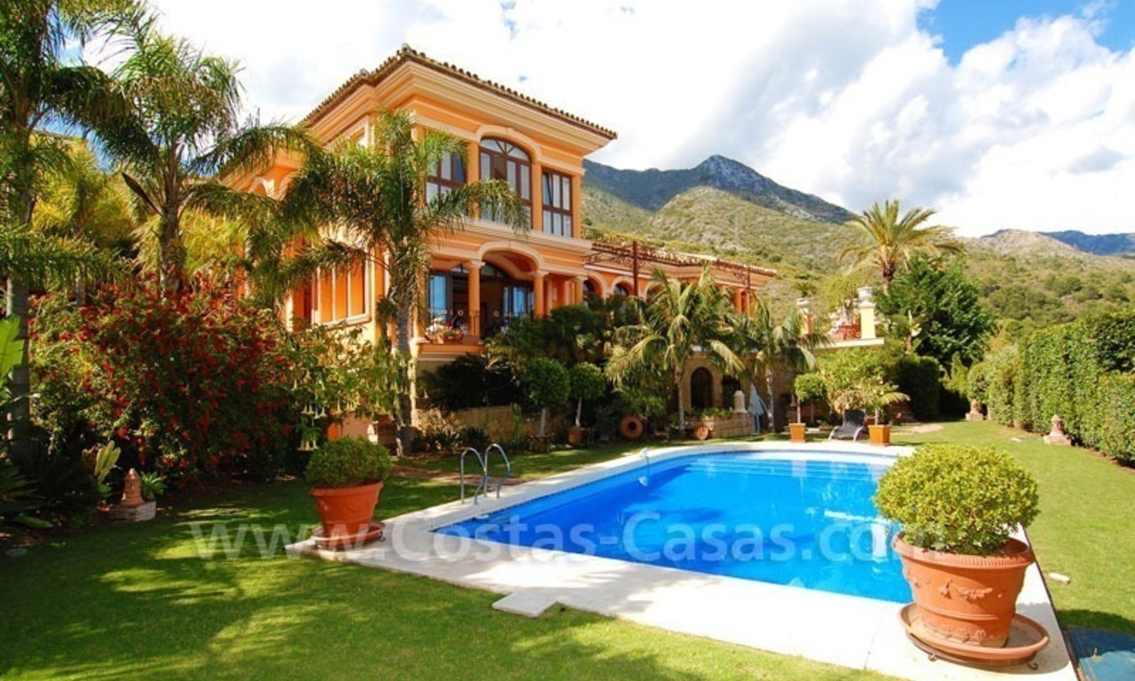 Luxe villa te koop in Sierra Blanca - Golden Mile - Marbella 0
