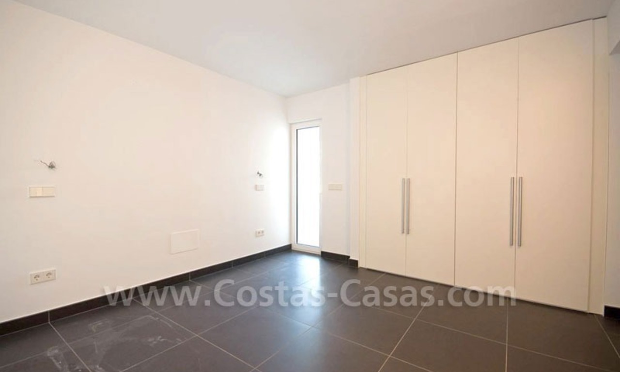 Moderne eerstelijngolf villa te koop in Nueva Andalucia te Marbella 19