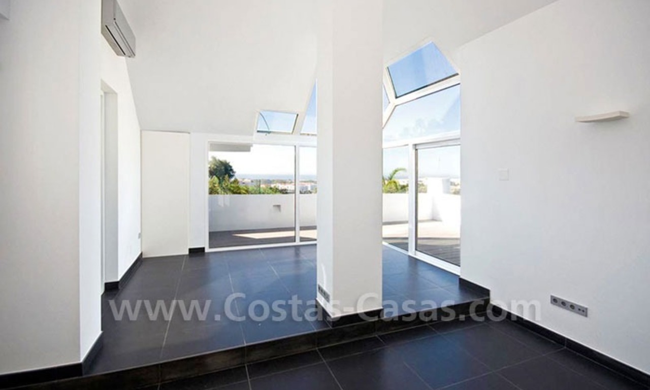 Moderne eerstelijngolf villa te koop in Nueva Andalucia te Marbella 14
