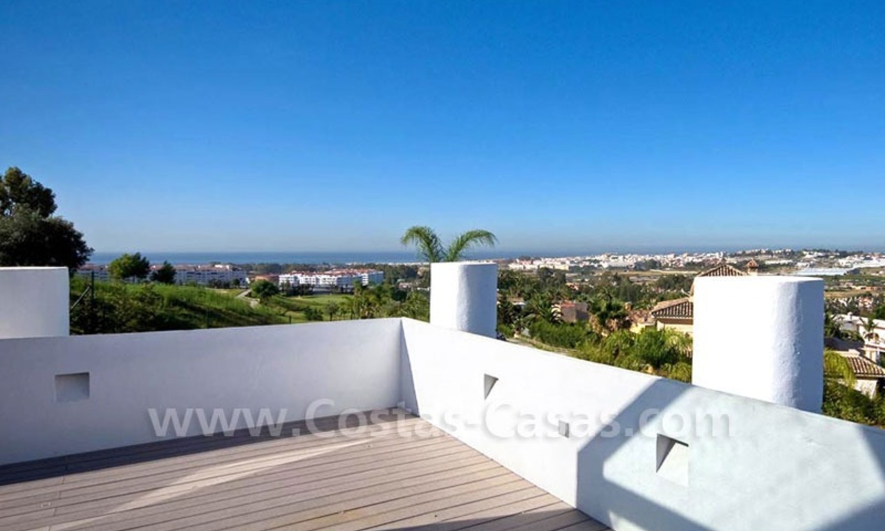 Moderne eerstelijngolf villa te koop in Nueva Andalucia te Marbella 18