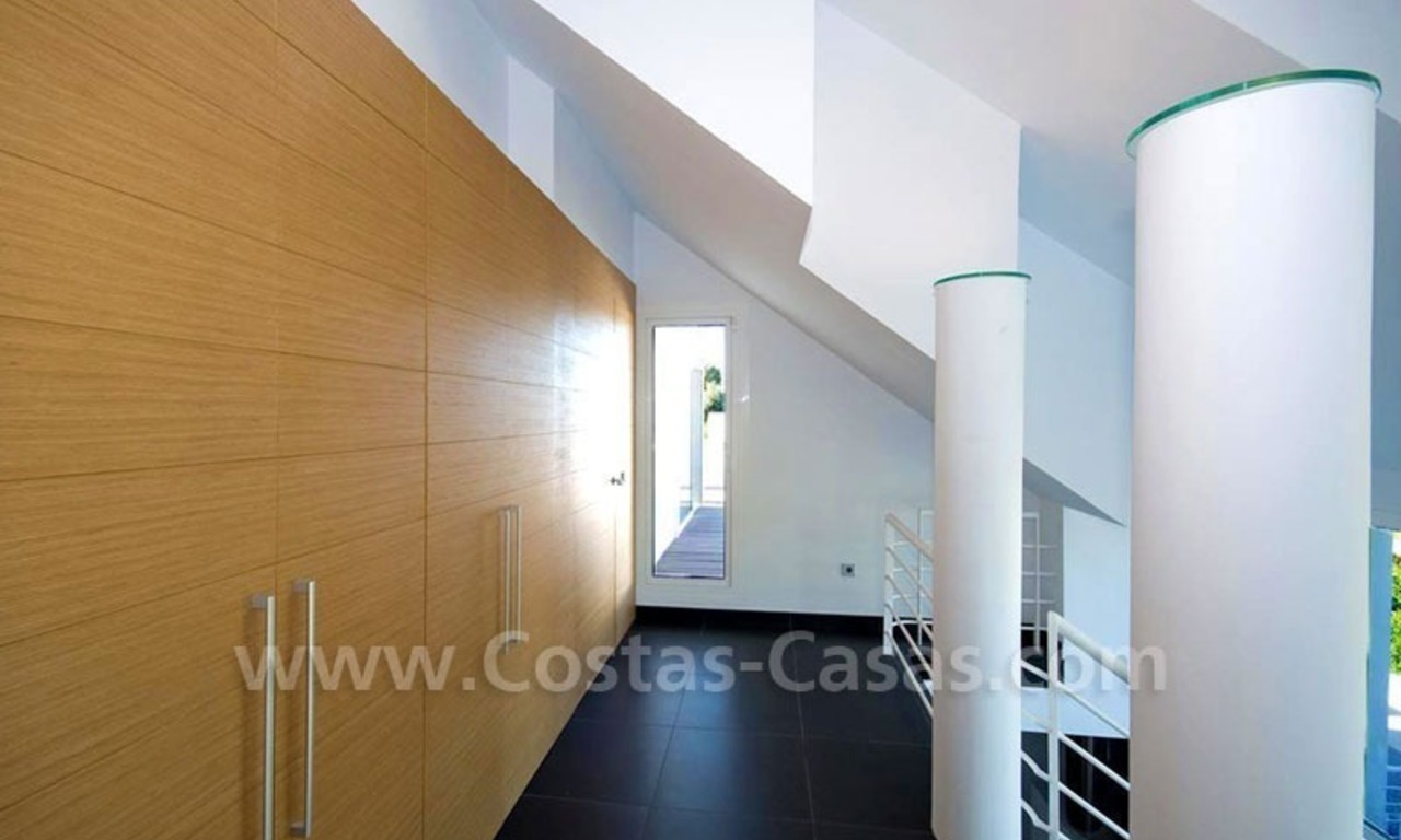 Moderne eerstelijngolf villa te koop in Nueva Andalucia te Marbella 13