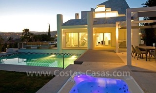 Moderne eerstelijngolf villa te koop in Nueva Andalucia te Marbella 5