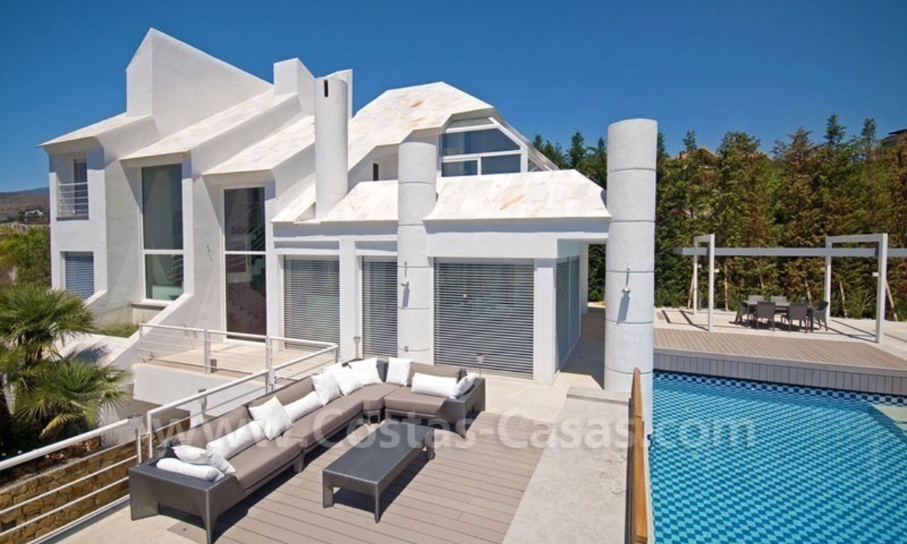 Moderne eerstelijngolf villa te koop in Nueva Andalucia te Marbella 2