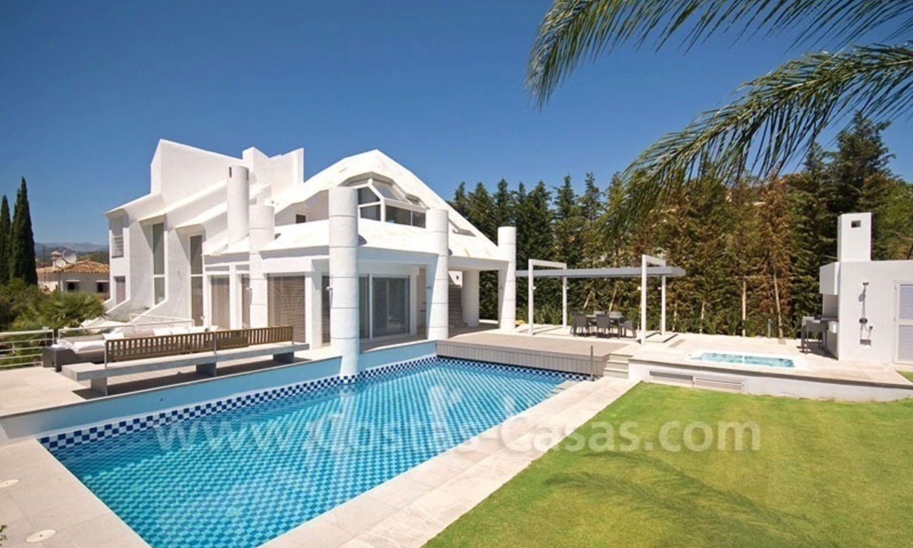 Moderne eerstelijngolf villa te koop in Nueva Andalucia te Marbella 3