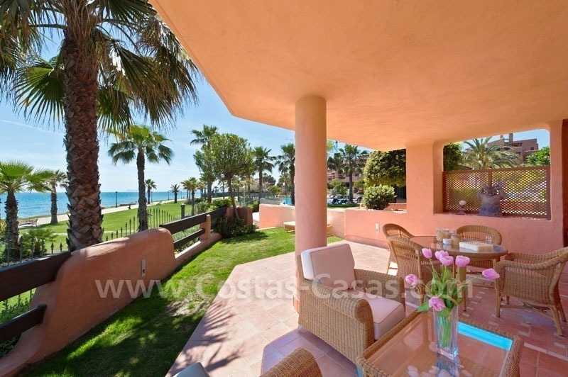 Beachfront luxe koopappartement in het gebied van de New Golden Mile tussen Marbella en Estepona