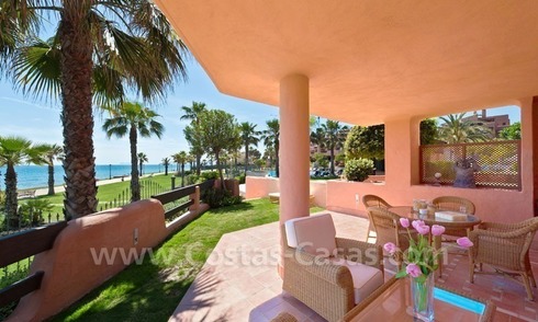 Beachfront luxe koopappartement in het gebied van de New Golden Mile tussen Marbella en Estepona 