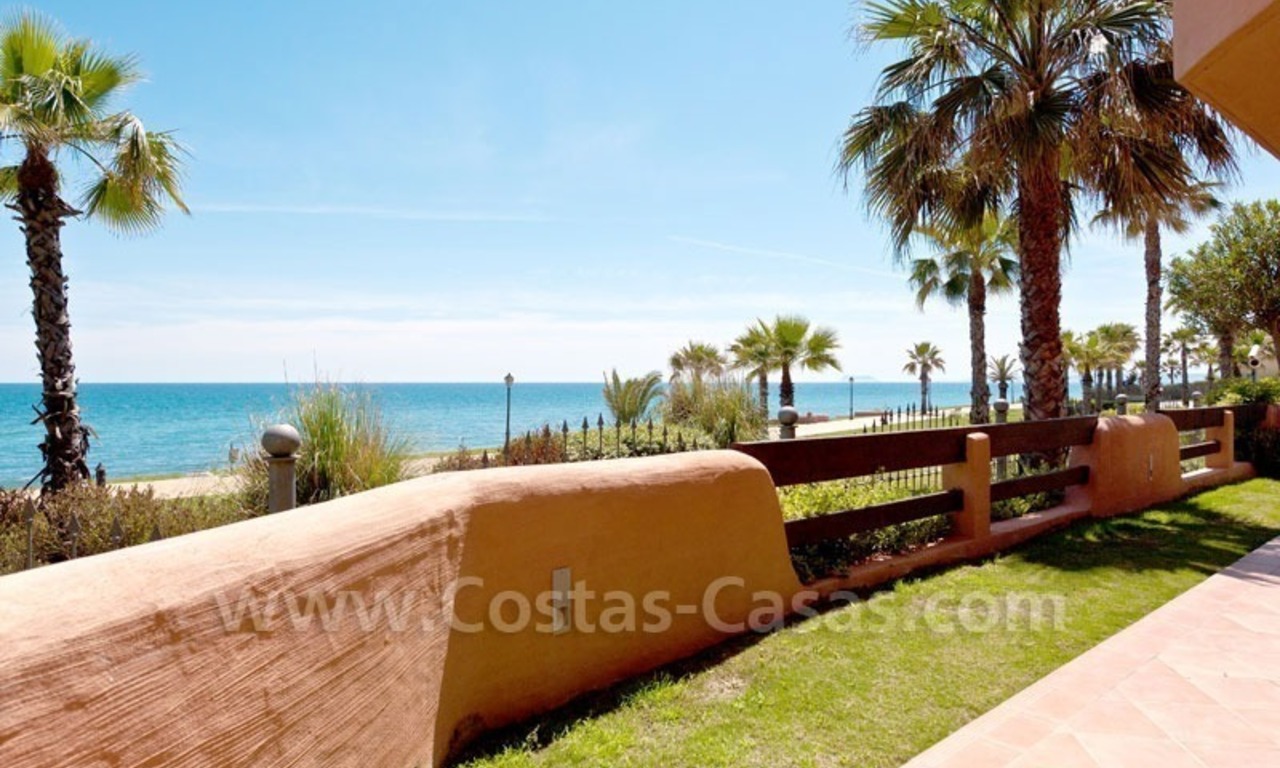 Beachfront luxe koopappartement in het gebied van de New Golden Mile tussen Marbella en Estepona 2
