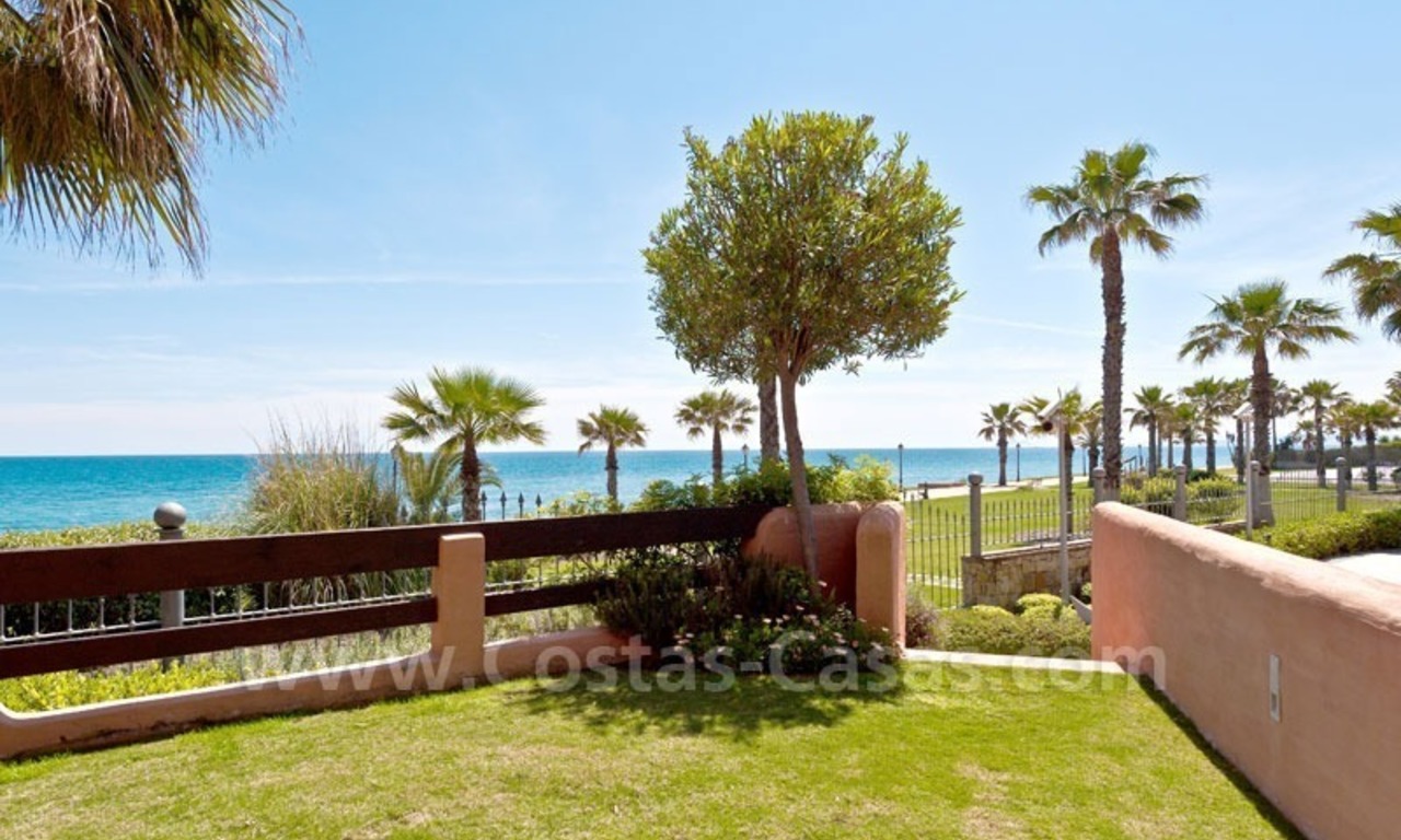 Beachfront luxe koopappartement in het gebied van de New Golden Mile tussen Marbella en Estepona 3
