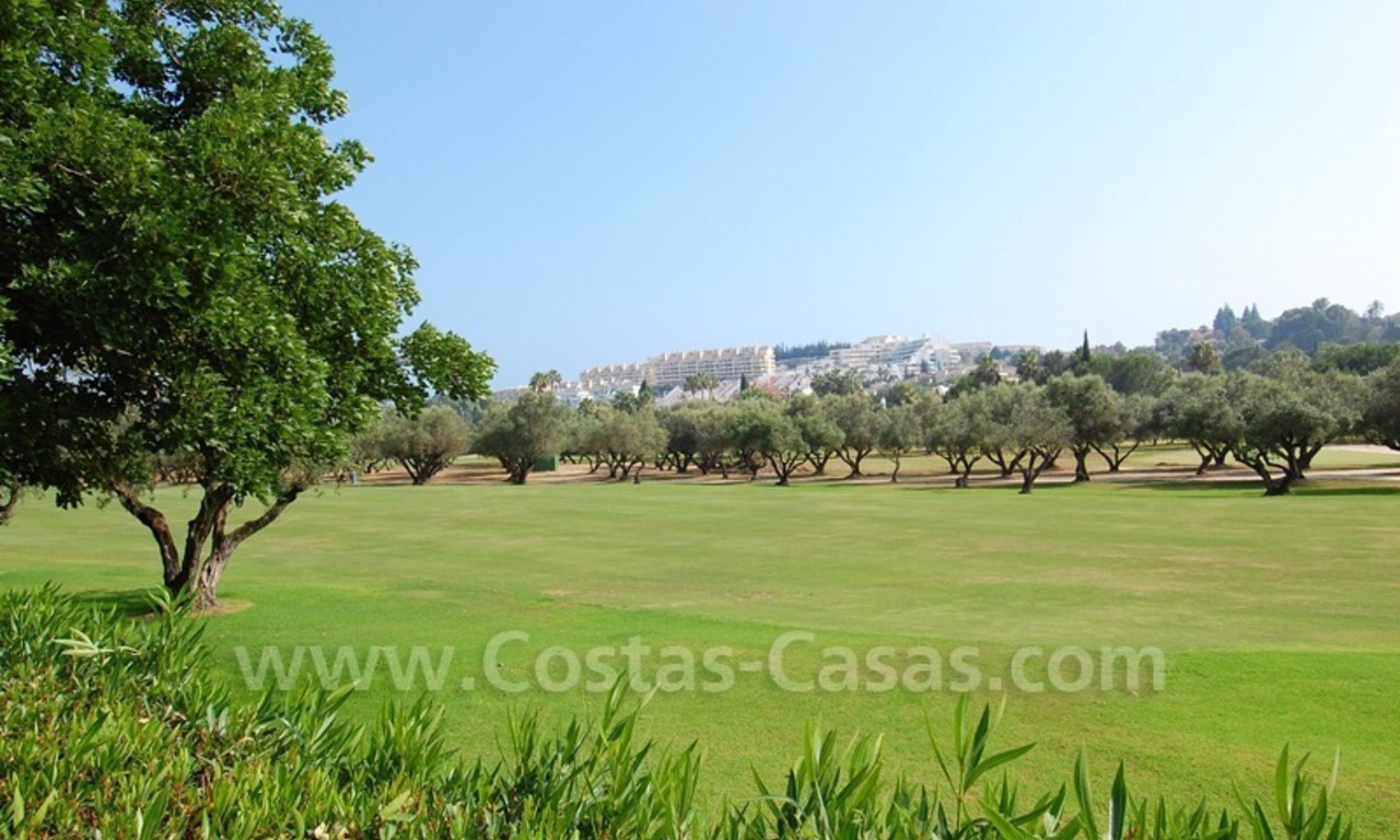 Frontline golf luxe villa te koop in Nueva Andalucia te Marbella 8