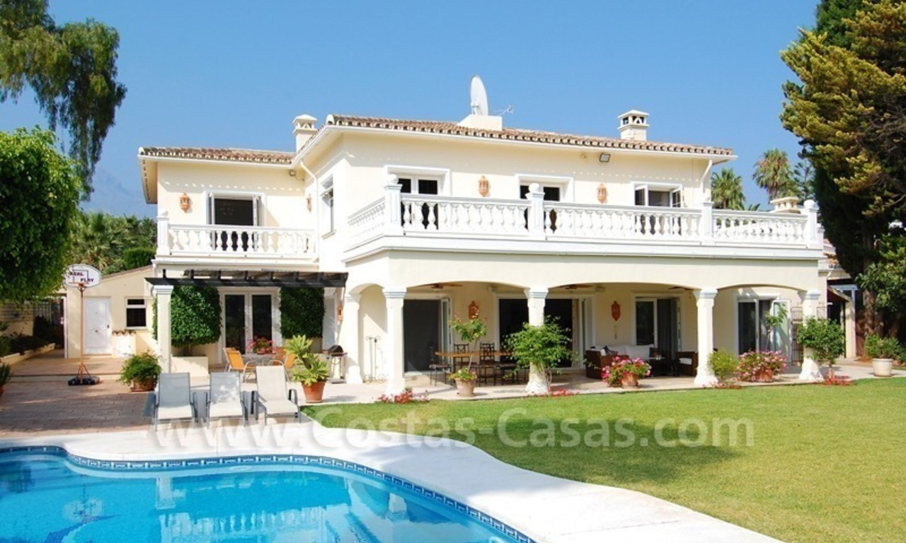 Frontline golf luxe villa te koop in Nueva Andalucia te Marbella 2
