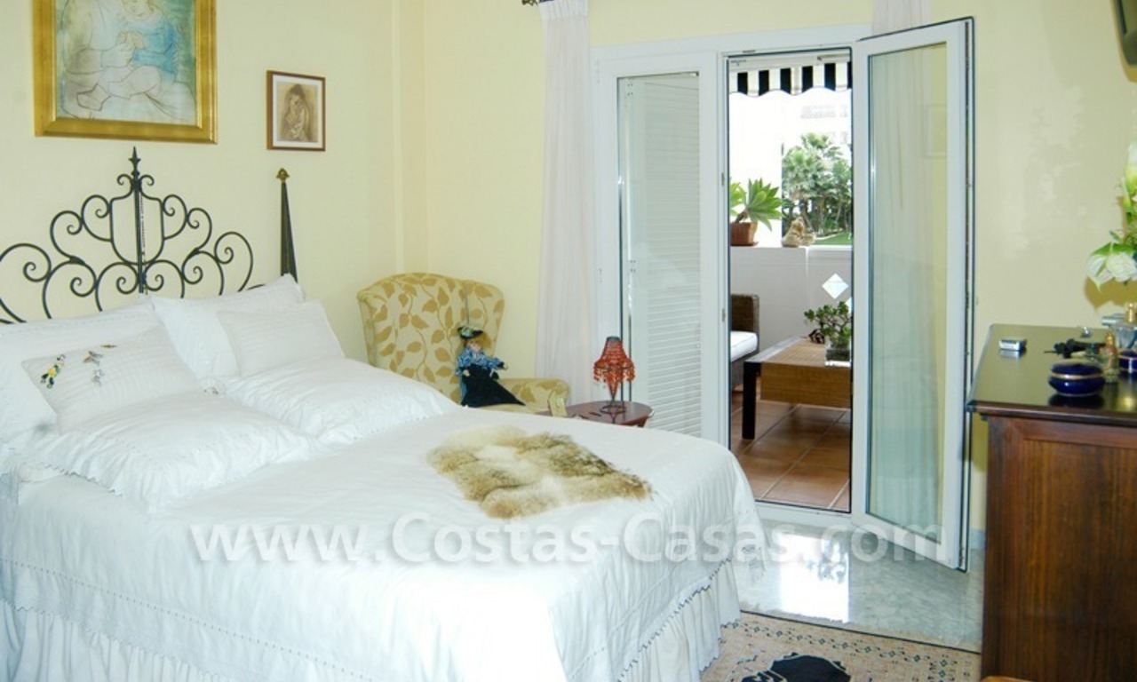 Appartement te koop in een eerstelijnstrand complex in Puerto Banus te Marbella 12