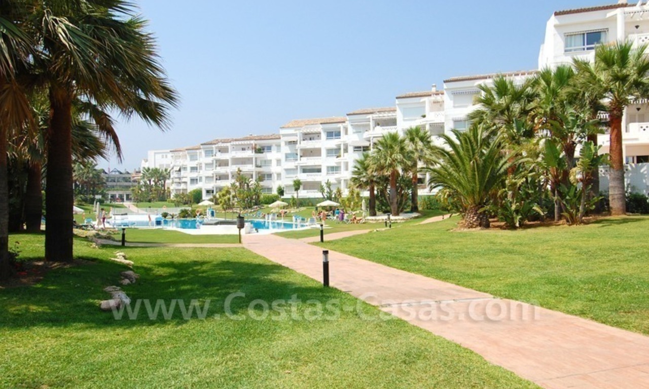 Appartement te koop in een eerstelijnstrand complex in Puerto Banus te Marbella 2