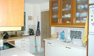 Appartement te koop in een eerstelijnstrand complex in Puerto Banus te Marbella 11