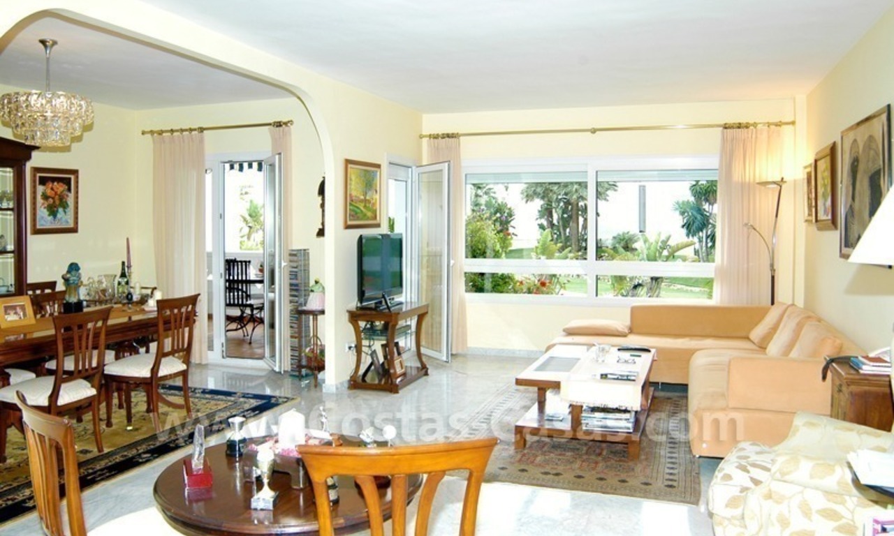 Appartement te koop in een eerstelijnstrand complex in Puerto Banus te Marbella 7