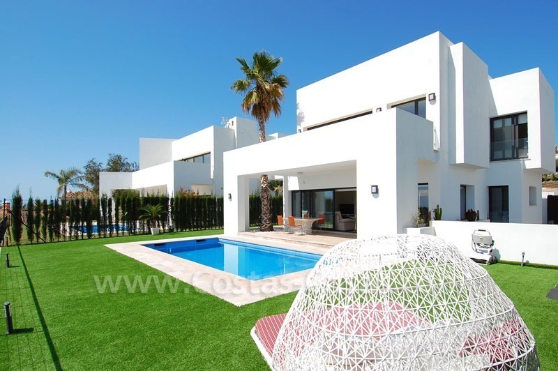 Moderne villa te koop, frontline golf met zeezicht, Marbella – Benahavis