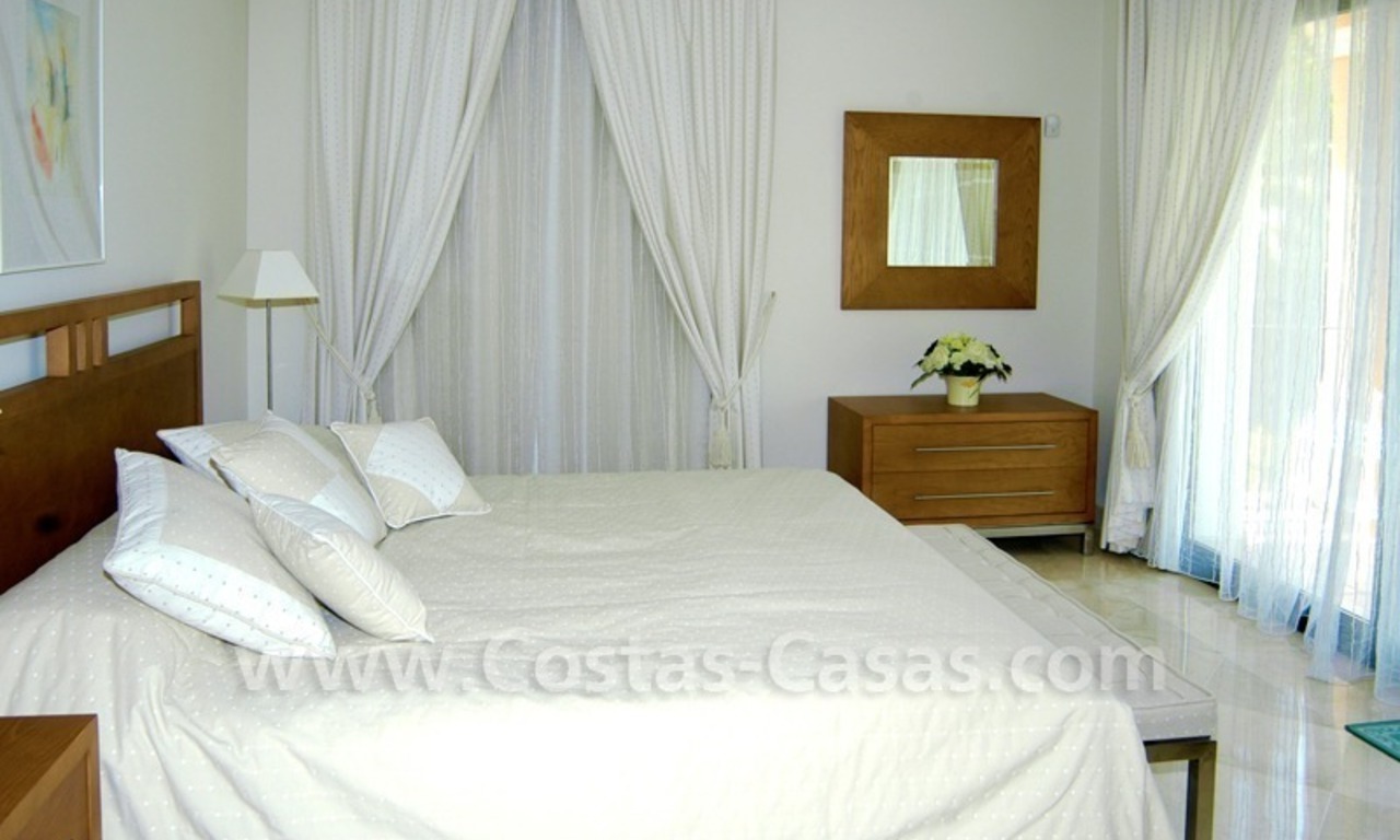 Unieke eerstelijngolf villa in Andalusische stijl te koop in Nueva Andalucia te Marbella 19