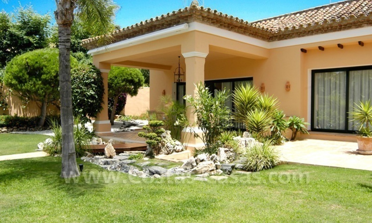 Unieke eerstelijngolf villa in Andalusische stijl te koop in Nueva Andalucia te Marbella 5