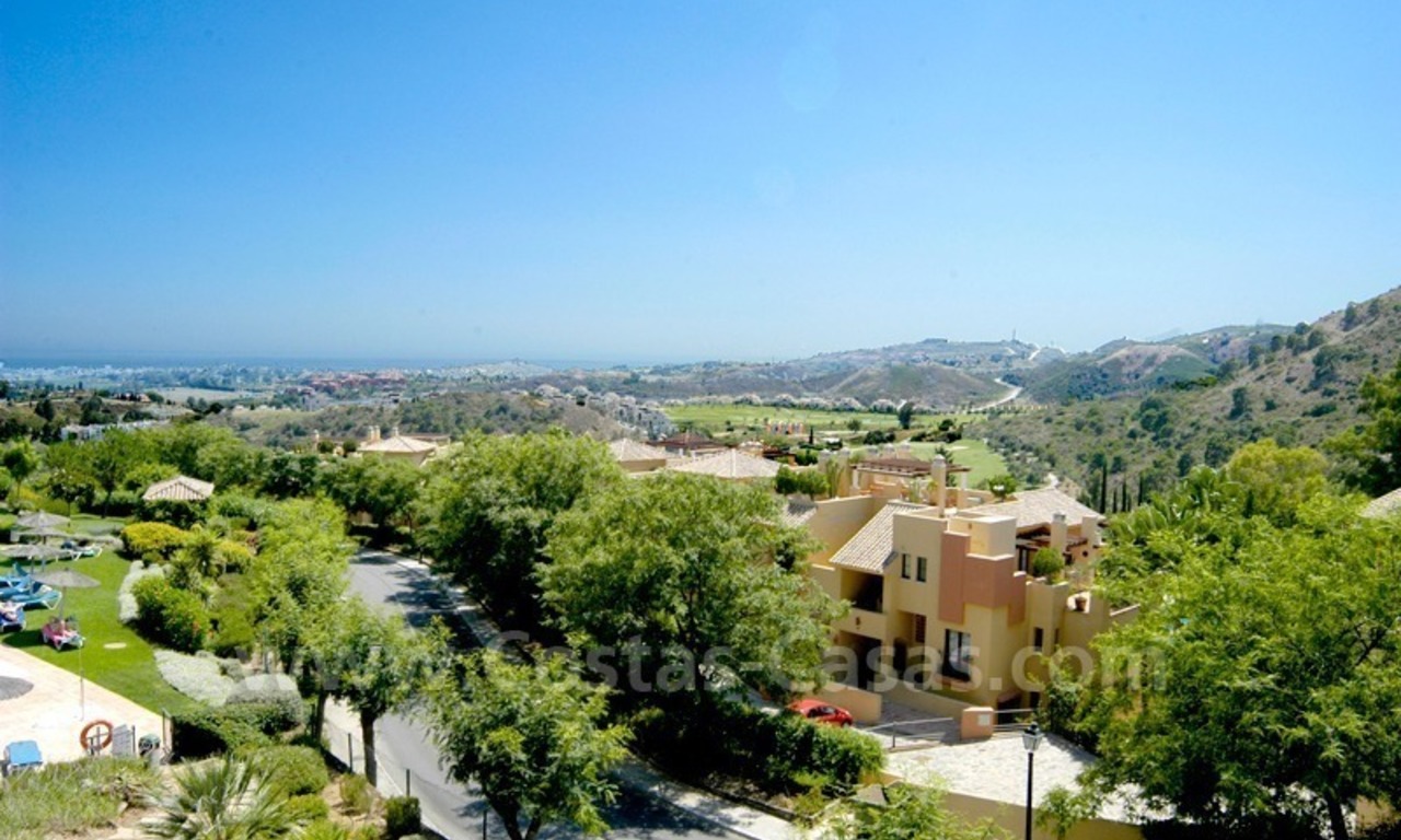 Bargain golf appartement te koop in West Marbella – Benahavis 0