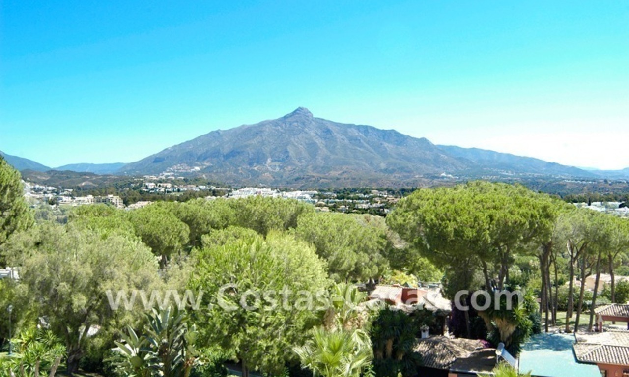 Bargain golf huis te koop in een up-market gebied van Nueva Andalucia te Marbella 3