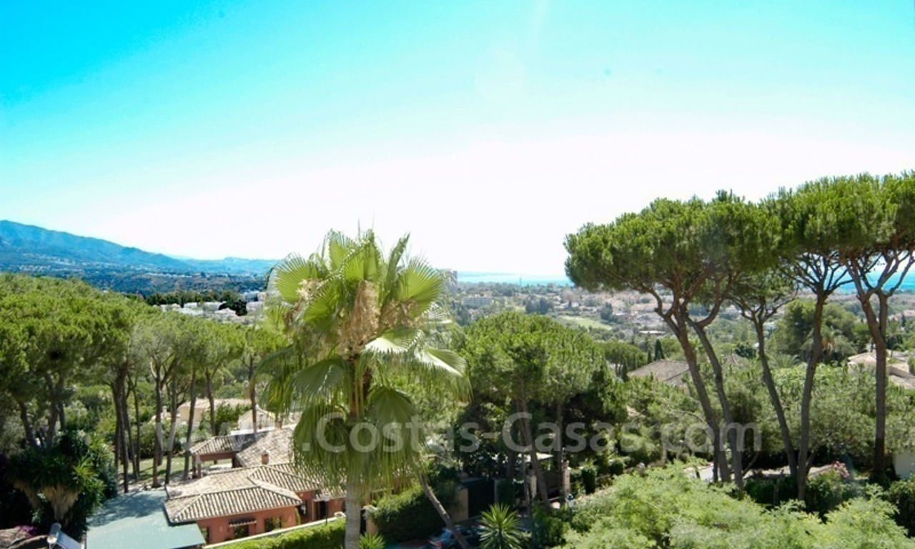 Bargain golf huis te koop in een up-market gebied van Nueva Andalucia te Marbella 1