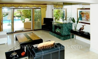 Beachside villa te koop in klassieke stijl te Marbella oost 11