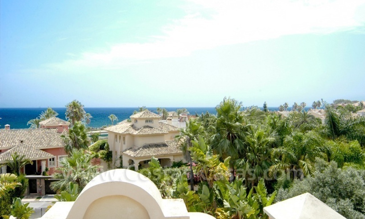 Beachside villa te koop in klassieke stijl te Marbella oost 9